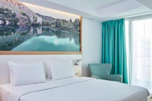Postel nebo postele na pokoji v ubytování Olive Green Hotel