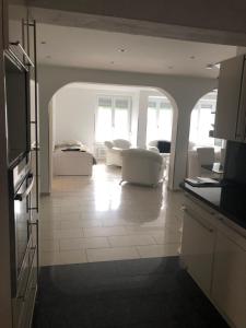 Küche/Küchenzeile in der Unterkunft Ferienwohnung Amperblick Fürstenfeldbruck