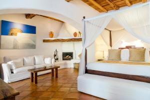 A bed or beds in a room at Agroturismo Atzaró