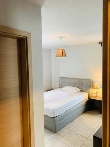 Ein Bett oder Betten in einem Zimmer der Unterkunft Akropolis Hotel