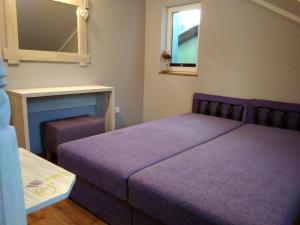 a bedroom with two beds and a window at domek nad jeziorem in Kujan