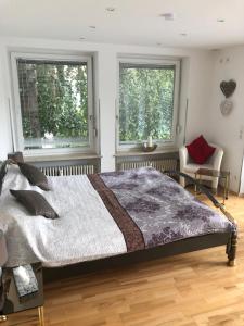 Ein Bett oder Betten in einem Zimmer der Unterkunft Ferienwohnung Amperblick Fürstenfeldbruck