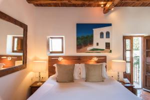 Cama ou camas em um quarto em Agroturismo Atzaró