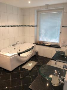 Ein Badezimmer in der Unterkunft Ferienwohnung Amperblick Fürstenfeldbruck