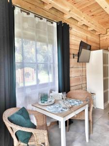 a dining room with a table and chairs and a window at Fajna Chatka in Ustrzyki Dolne