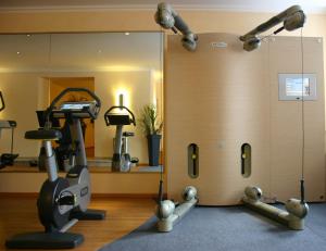 Fitness centrum a/nebo fitness zařízení v ubytování Eden-Hotel