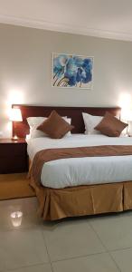 Ένα ή περισσότερα κρεβάτια σε δωμάτιο στο Nozol Al Toot Furnished Units