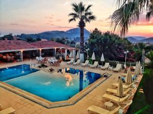 Bazén v ubytování Olympos Hotel - Adults Only nebo v jeho okolí