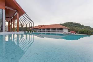 Bazén v ubytování Palmyrah Surin Apartments by Beringela nebo v jeho okolí