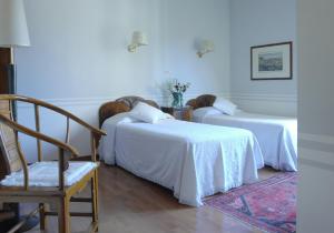Een bed of bedden in een kamer bij Hotel Lancelot