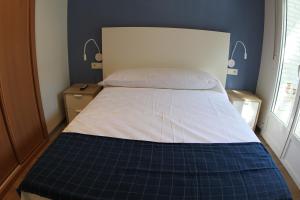 Postel nebo postele na pokoji v ubytování Hostal Mónaco