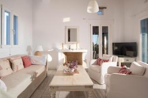 Телевизор и/или развлекательный центр в Villa Elan Fanari