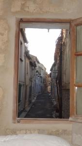 a view of a street through a window at Appartement avec patio,2 chambres,Patangarles in Arles