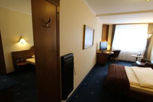 Postel nebo postele na pokoji v ubytování Eden-Hotel