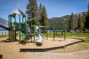 Gallery image of Classic Donner Lake View Cabin in Truckee