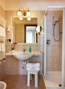 A bathroom at Hotel Campagnola
