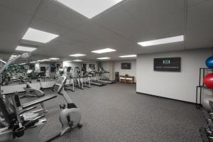 a gym with treadmills and ellipticals in a room at Hotel Interurban Seattle Airport SeaTac in Tukwila