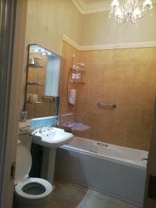 Ванна кімната в Bolands Self Catering Accommodation