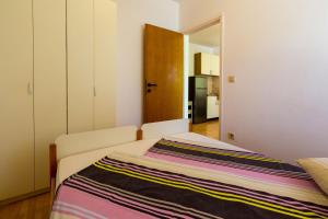 Ein Bett oder Betten in einem Zimmer der Unterkunft Apartments Alin