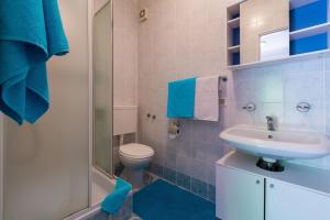 Ein Badezimmer in der Unterkunft Apartments Alin