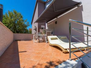 Ein Balkon oder eine Terrasse in der Unterkunft Apartments Alin