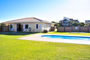 Bazén v ubytování Dibiki Holiday Resort nebo v jeho okolí