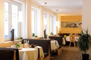 Reštaurácia alebo iné gastronomické zariadenie v ubytovaní Romantik Hotel Verwall