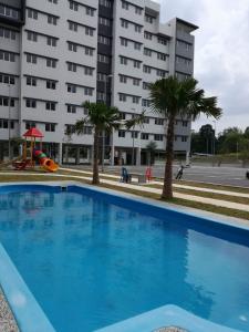 Kolam renang di atau dekat dengan EASTLIGHTHOMESTAY