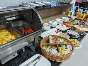 Makanan di atau di tempat lain dekat hotel