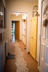 a hallway with a floor made out of rocks at Schmitzbergergut in Braunau am Inn