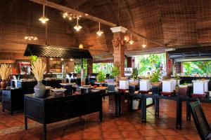 En restaurang eller annat matställe på Four Oceans Beach Resort - Bon Bien Mui Ne
