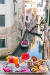 Photo de la galerie de l'établissement Dimora Al Doge Beato vista canale, à Venise