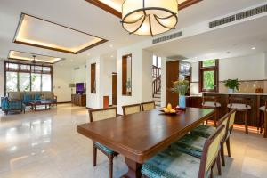 Khu vực ghế ngồi tại Da Nang Beach Villas in 5-star Resort