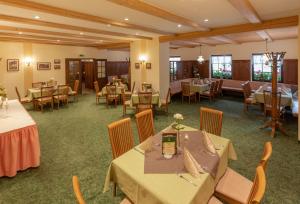 Restaurace v ubytování Waldgasthof & Hotel Am Sauwald