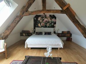 Posteľ alebo postele v izbe v ubytovaní Domaine LVD avec SPA, bois et rivière privée
