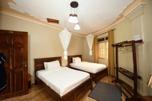 Un ou plusieurs lits dans un hébergement de l'établissement Biyem Hotel