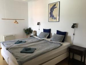 a bedroom with a large bed with two towels on it at Coworksurf - Villa dos Irmãos in Ericeira