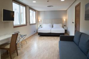 Posteľ alebo postele v izbe v ubytovaní Hotel Sercotel Tres Luces + 37 fotografií