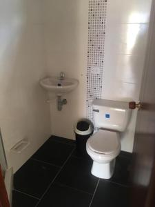 Koupelna v ubytování APARTAHOTEL TAYAMBE