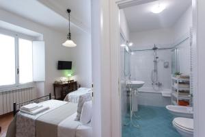 Koupelna v ubytování Datini Apartment