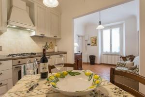 Kuchyň nebo kuchyňský kout v ubytování Datini Apartment
