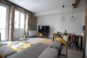 Telewizja i/lub zestaw kina domowego w obiekcie SunSet Bastian Apartment