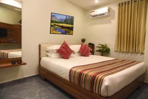 Кровать или кровати в номере HOTEL RAJPATH INN