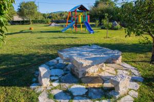 Ο χώρος παιχνιδιού για παιδιά στο Holiday home Marin