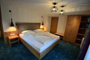 A bed or beds in a room at Haus Hubertus
