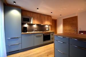 A kitchen or kitchenette at Haus Hubertus