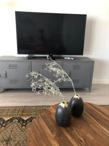 TV a/nebo společenská místnost v ubytování LA CALA HILL CLUB (LOS CORTIJOS)