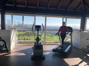 Fitness centrum a/nebo fitness zařízení v ubytování LA CALA HILL CLUB (LOS CORTIJOS)