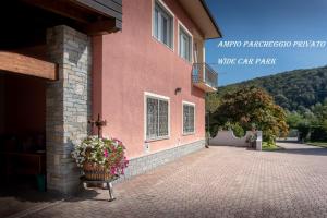 Φωτογραφία από το άλμπουμ του La Rosa Tra I Laghi B&B σε Meina