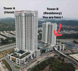 une photo de deux grands bâtiments dans une ville dans l'établissement Shaftsbury Putrajaya 2BILIK by CikYatie, à Putrajaya